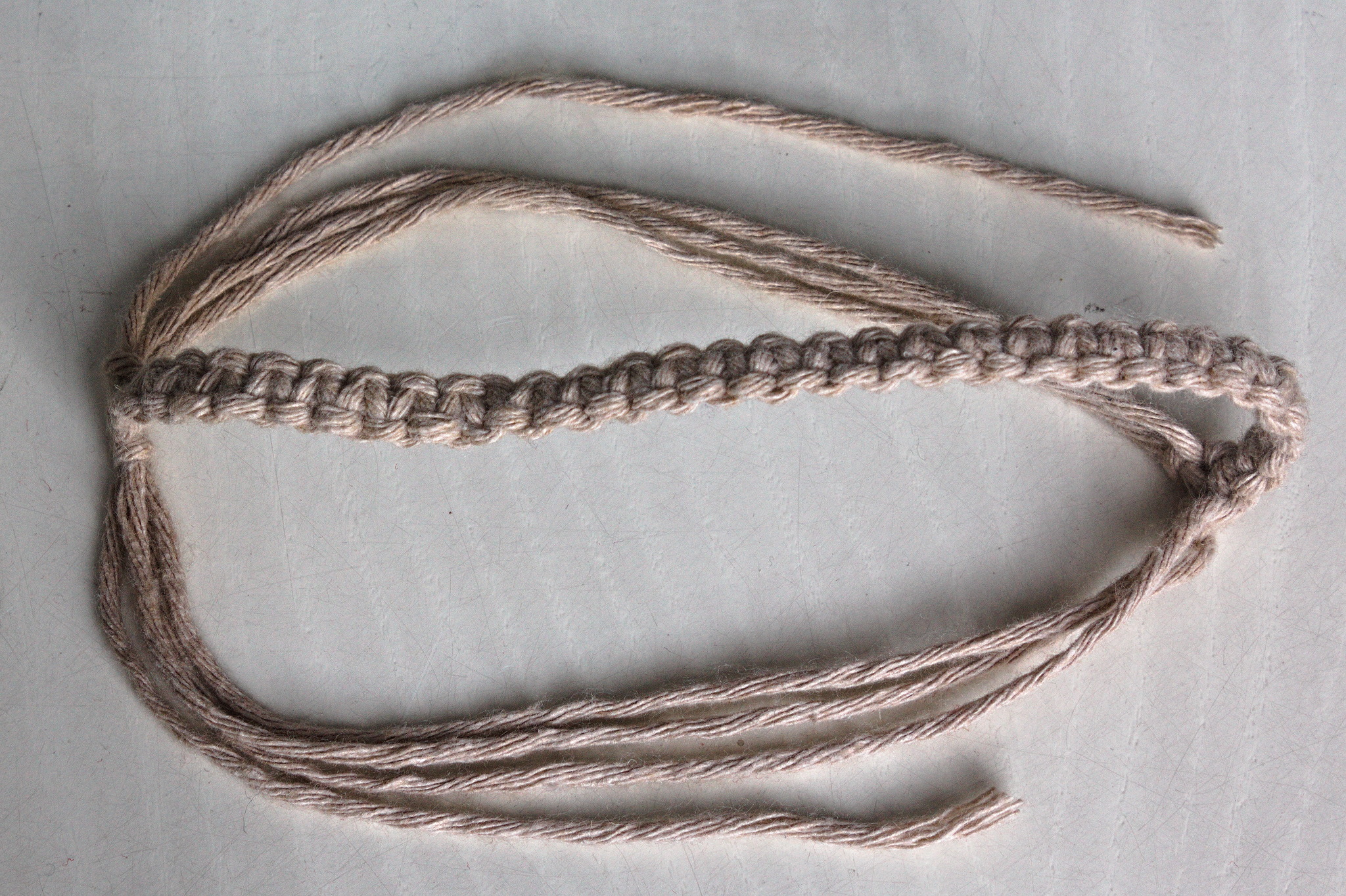 A loop of four cords, with a handle made of square knots that
keeps it together.