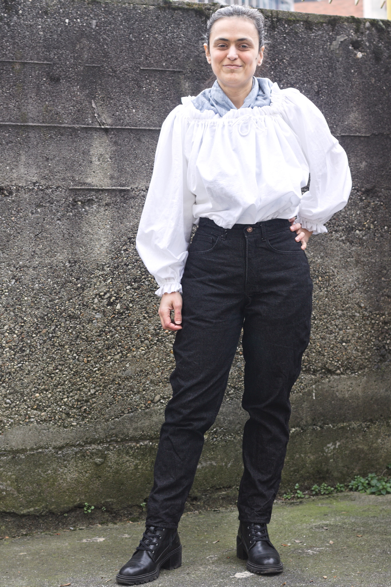 A woman wearing a regular pair of slim-cut black denim jeans.