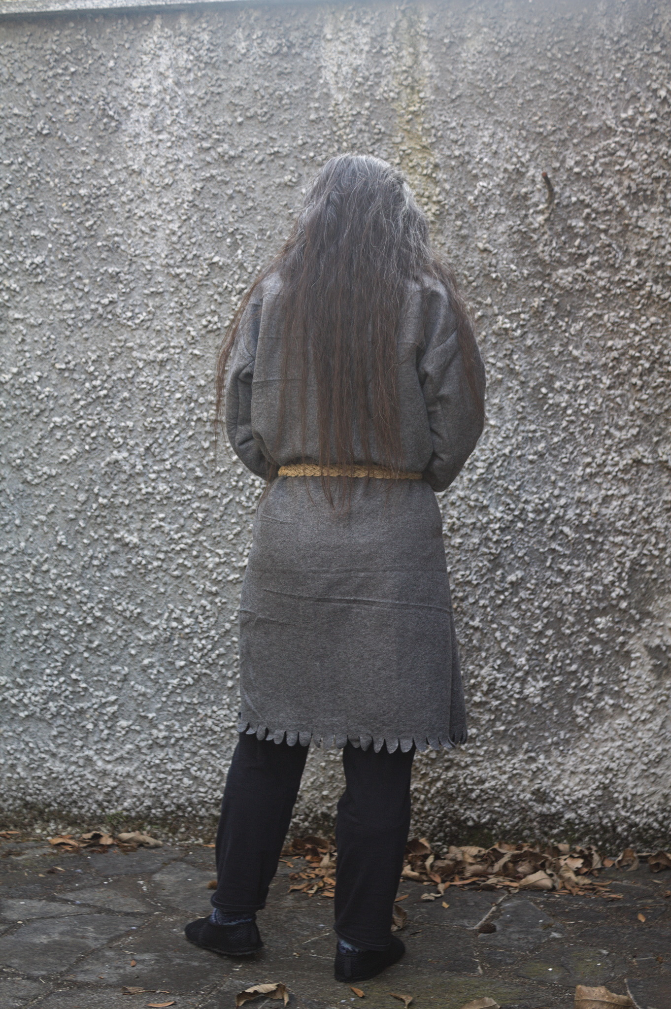 the back of the worn jacket, other than being clinched in by
the belt it is pretty straight.